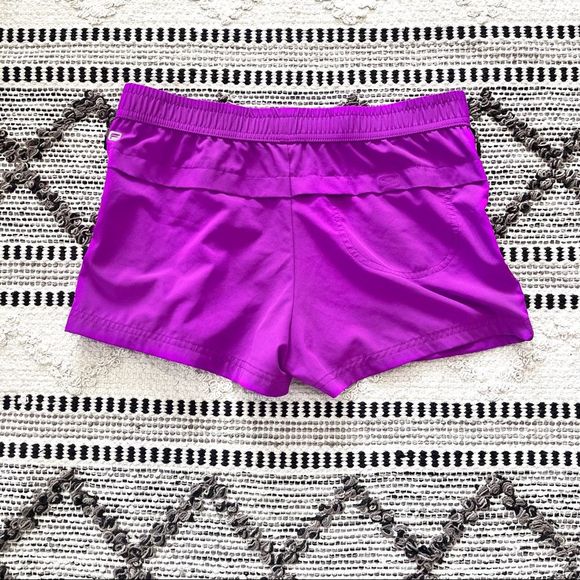 Fabletics Eloise Workout Shorts in Orchid Black Small - Picture 9 of 10